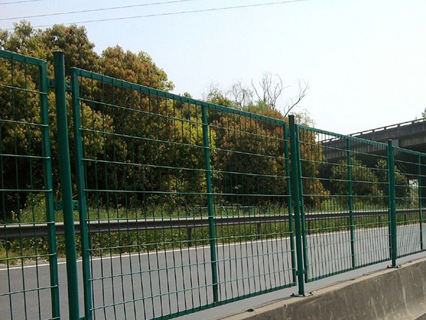 高速公路护栏图片1