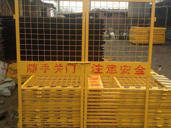 电梯安全防护门图片4